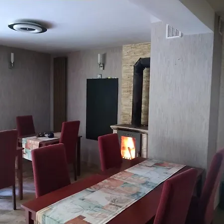 Dworek Lesny 쿠도바-즈루이