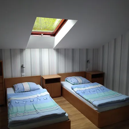 Dworek Lesny 쿠도바-즈루이