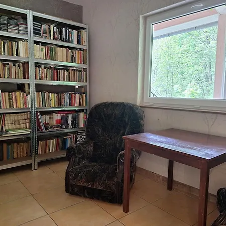 Dworek Lesny Bed & Breakfast *
