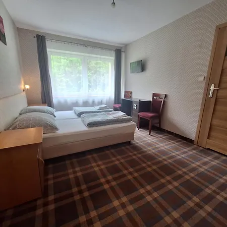 Bed & Breakfast Dworek Lesny *