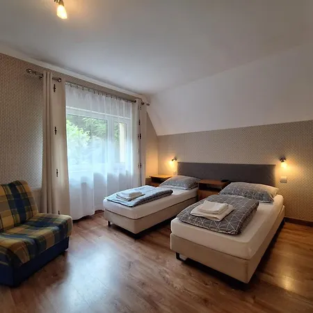 Bed & Breakfast Dworek Lesny