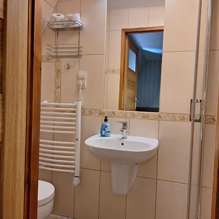 Bed & Breakfast Dworek Lesny *