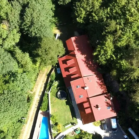 Bed & Breakfast Dworek Lesny *