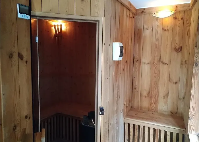 Bed & Breakfast Dworek Lesny *